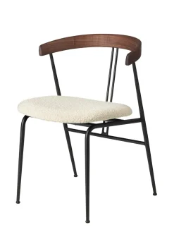 GUBI Violin Dining Chair, american walnut fra><noscript><img width=