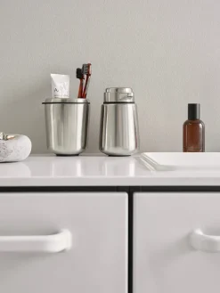 Vipp 9 Sæbedispenser, Stainless Steel fra> Sæbedispensere