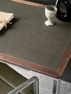 Vipp 430 Studio Desk, camel leather fra><noscript><img width=