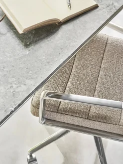 Vipp 453 Swivel+ Chair m/hjul, dark sand tekstil fra> Kontorstole