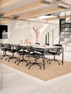 Vipp 453 Swivel+ Chair m/hjul, dark sand tekstil fra><noscript><img width=