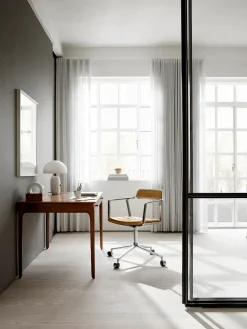 Vipp 452 Swivel Chair m/hjul, dark sand fra><noscript><img width=