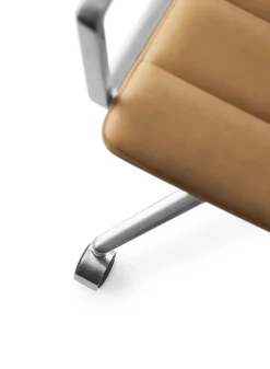 Vipp 452 Swivel Chair m/hjul, sort læder fra><noscript><img width=