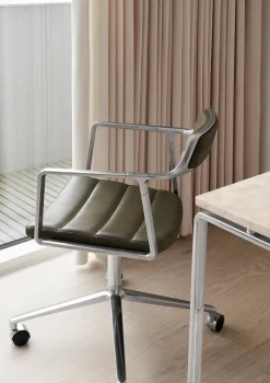 Vipp 452 Swivel Chair m/sort stel & hjul, sort læder fra><noscript><img width=