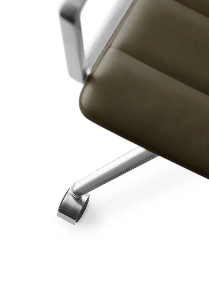 Vipp 452 Swivel Chair m/sort stel & hjul, sort læder fra> Kontorstole