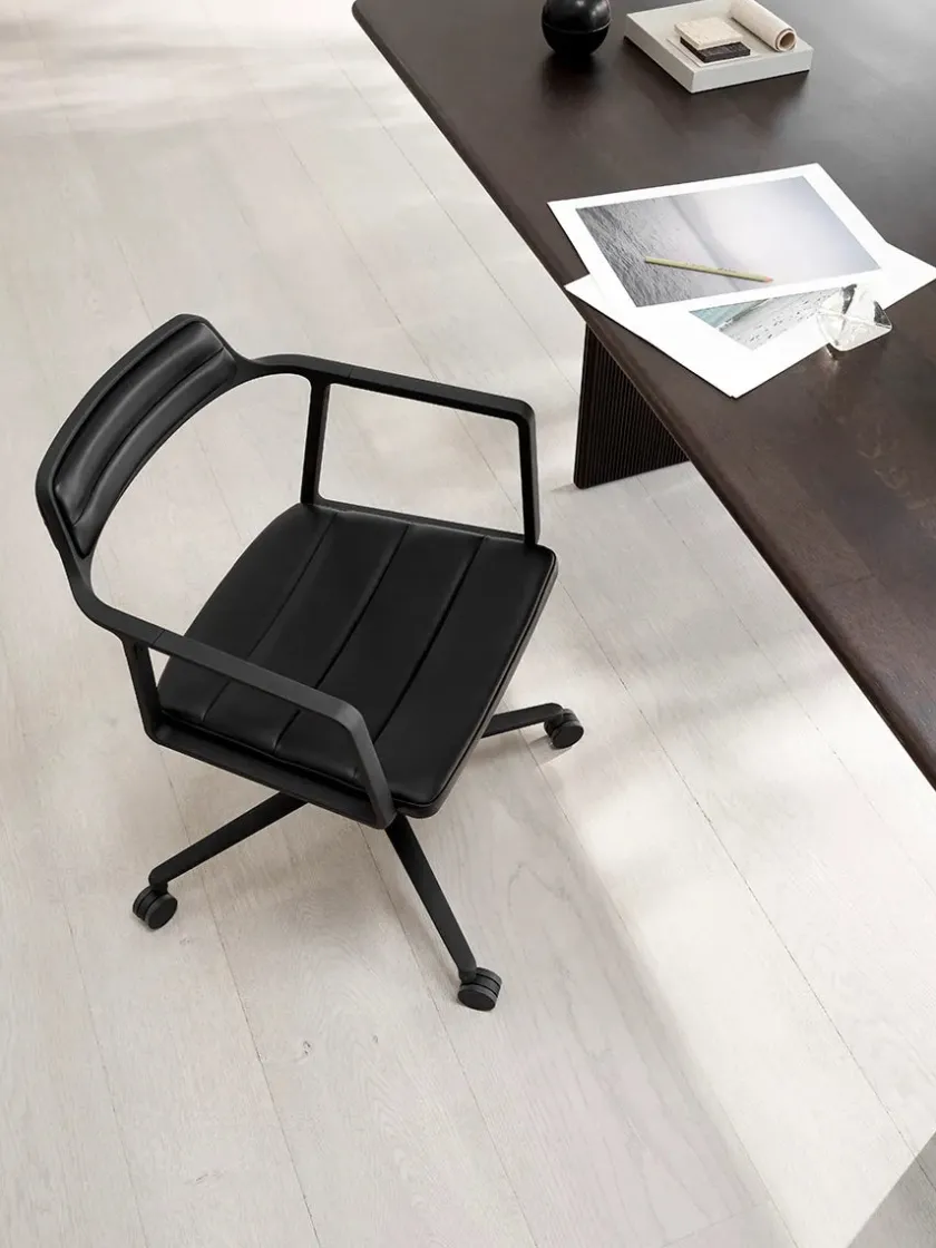 Vipp 452 Swivel Chair m/sort stel & hjul, sort læder fra> Kontorstole