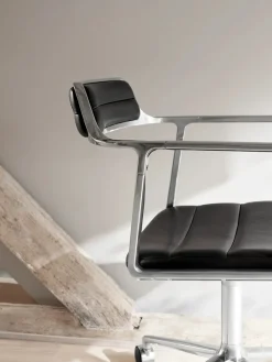 Vipp 452 Swivel Chair m/sort stel & hjul, sort læder fra><noscript><img width=