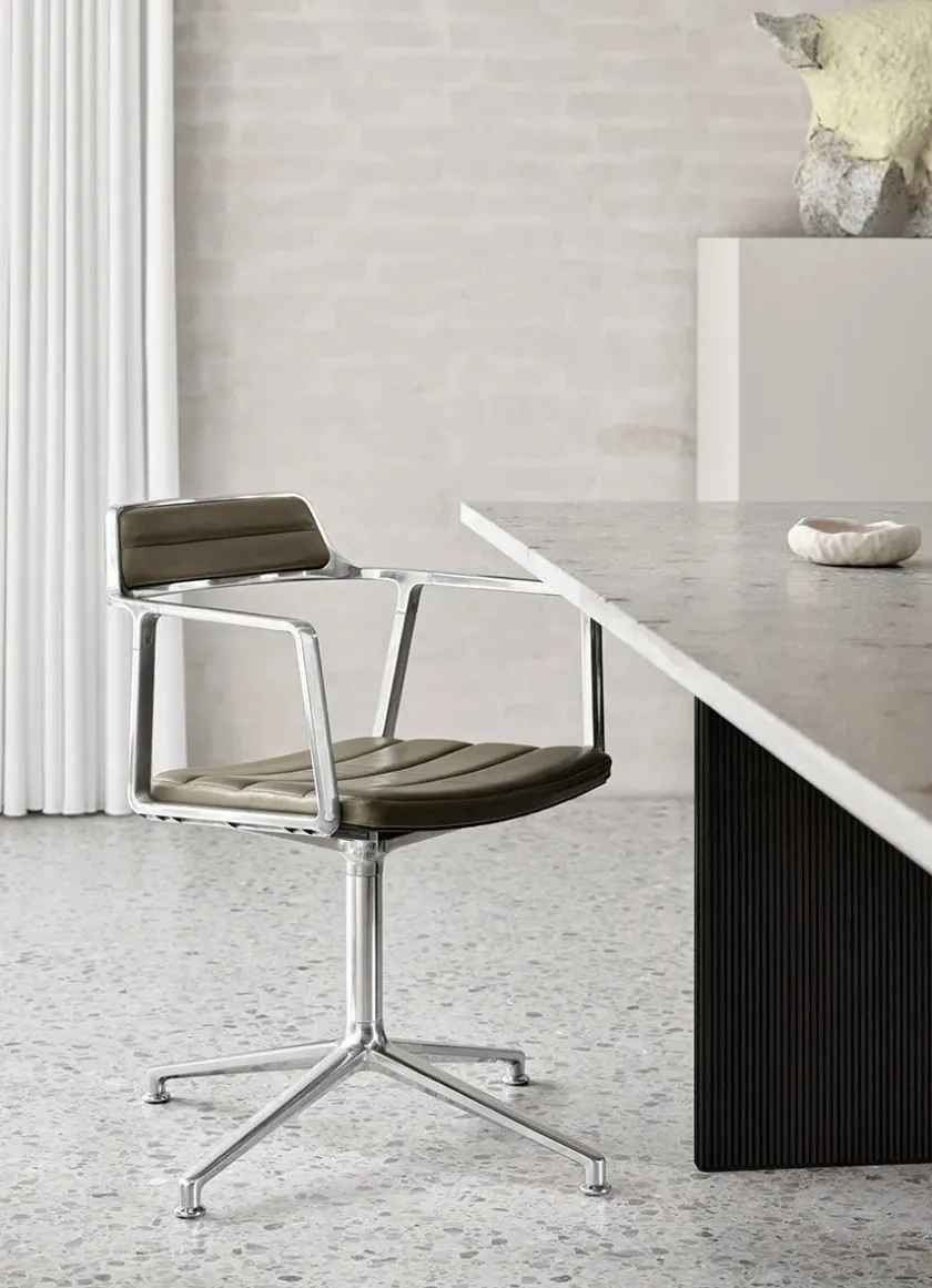 Vipp 452 Swivel Chair m/sort stel, sort læder fra> Spisebordsstole
