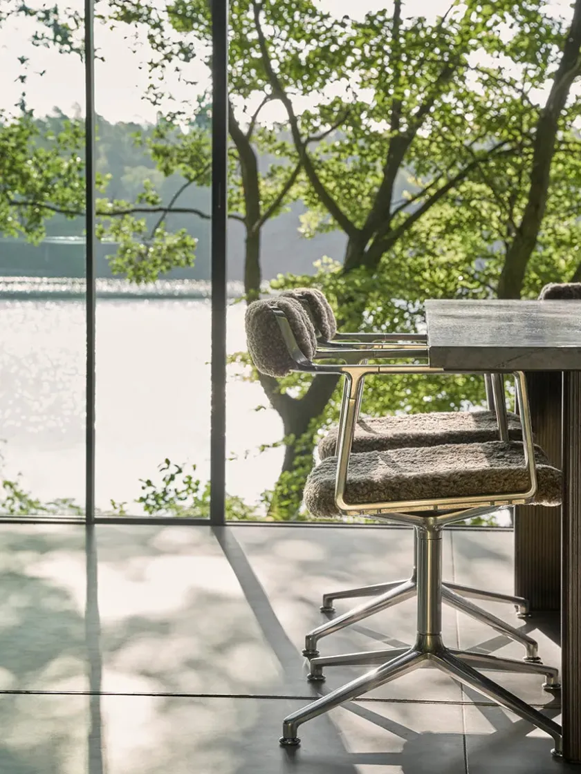 Vipp 452 Swivel Chair m/sort stel, sort læder fra> Spisebordsstole
