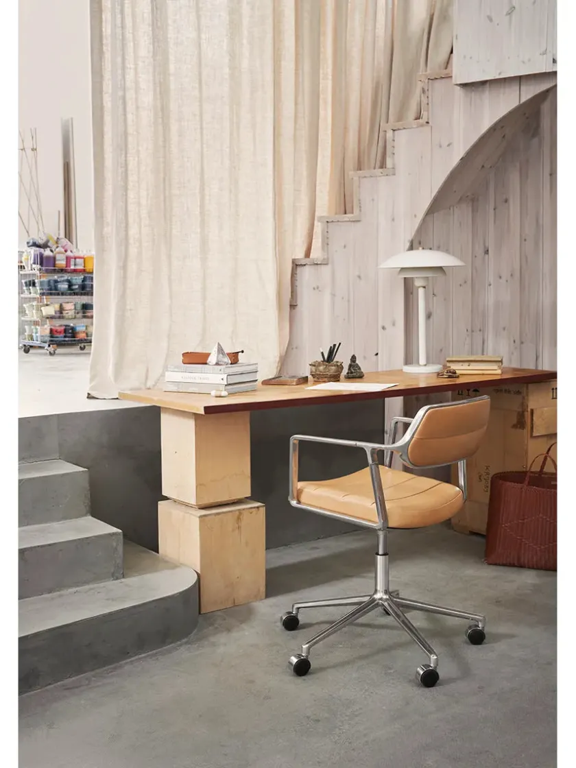 Vipp 453 Swivel+ Chair m/sort stel, sort læder fra> Kontorstole