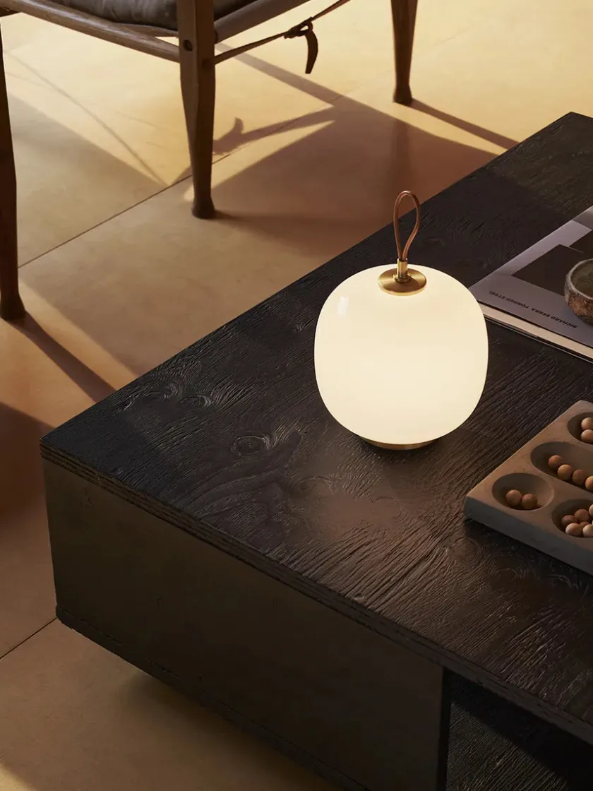 Louis Poulsen VL45 Radiohus Portable Lamp, opal white fra> Portable Lamper|Spots