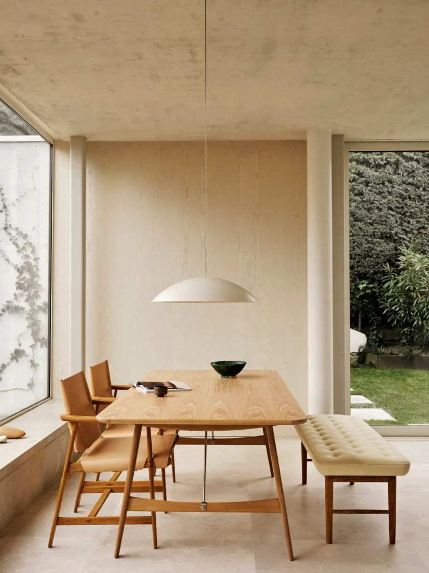 Carl Hansen & Søn VLA75S Foyer bænk, eg olie af Vilhelm Lauritzen> Bænke