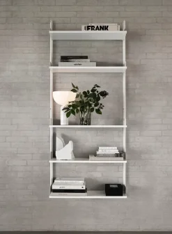 New Works Wall shelf 1900 fra> Hylder