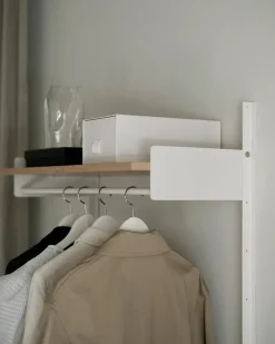 New Works Wardrobe Shelf 1 fra> Entrémøbler