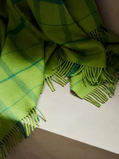 Silkeborg Uldspinderi Warp & Weft Plaid, lime/grass fra> Puder Og Plaider