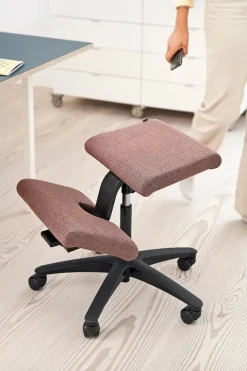 Variér Wing Stol, Re-wool fra><noscript><img width=