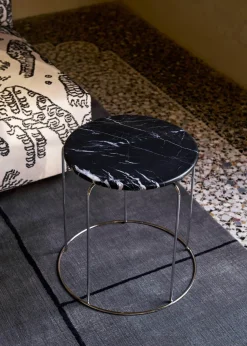 &Tradition Wire Stool Marble Top VP11 af Verner Panton><noscript><img width=