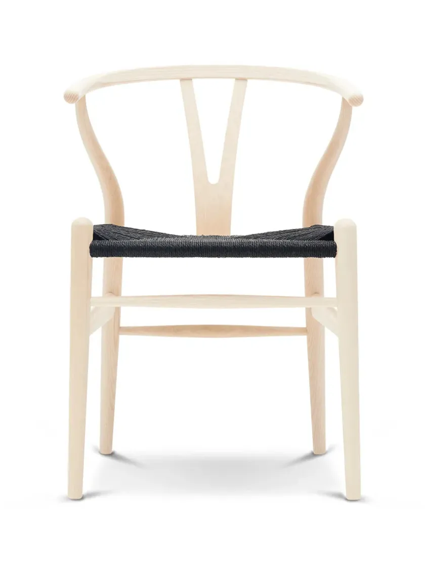 Carl Hansen & Søn Y-stol CH24, Ask sæbe med sort flet af Hans J. Wegner> Spisebordsstole