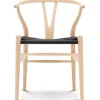 Carl Hansen & Søn Y-stol CH24, Bøg sæbe med sort flet af Hans J. Wegner> Spisebordsstole