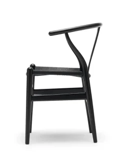 Carl Hansen & Søn Y-stol CH24, Eg lak med sort flet af Hans J. Wegner><noscript><img width=