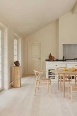 Carl Hansen & Søn Y-stol CH24, eg sæbe af Hans J. Wegner><noscript><img width=