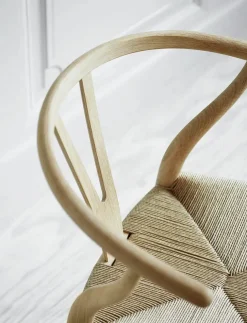 Carl Hansen & Søn Y-stol CH24, eg sæbe af Hans J. Wegner><noscript><img width=