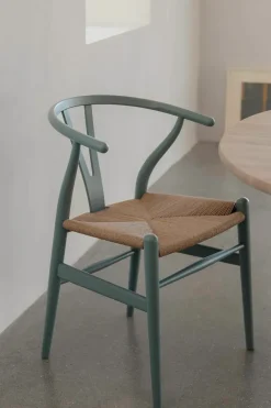 Carl Hansen & Søn Y-stol CH24 Soft Olive Green af Hans J. Wegner><noscript><img width=