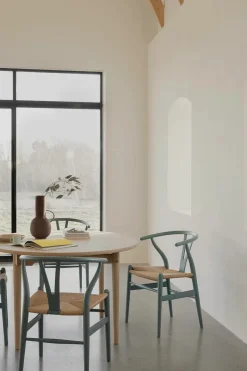 Carl Hansen & Søn Y-stol CH24 Soft Olive Green af Hans J. Wegner><noscript><img width=