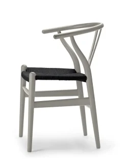Carl Hansen & Søn Y-stol CH24 Soft Pewter med sort flet af Hans J. Wegner><noscript><img width=